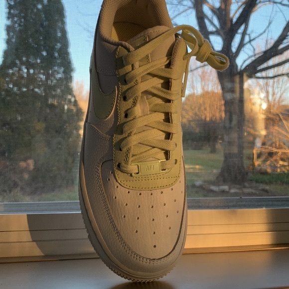 Nike Air Force 1 ‘07 LE Low White Lime Ice Women’s Sneakers - Picture 4 of 8